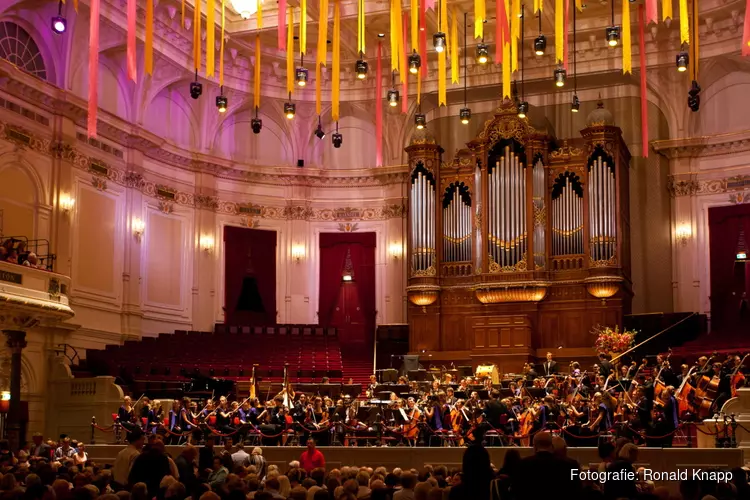 Prinses Beatrix aanwezig bij concert European Union Youth Orchestra