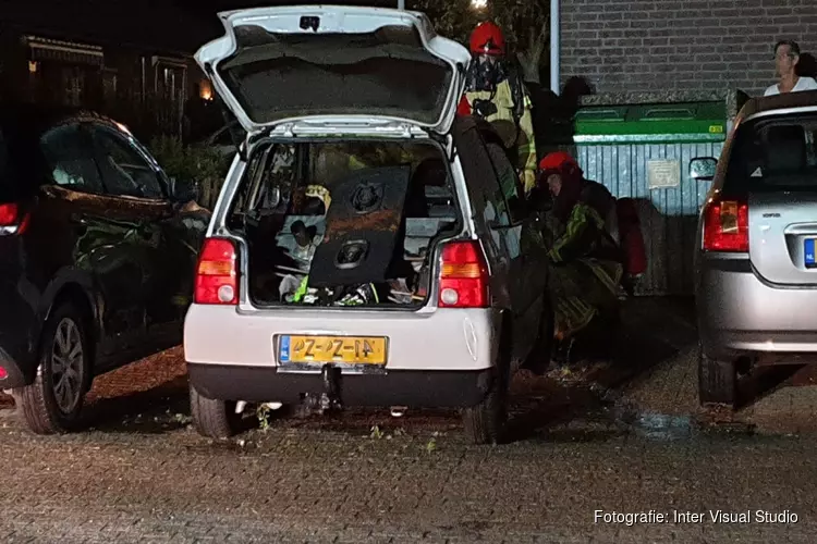 Auto in brand in Landsmeer