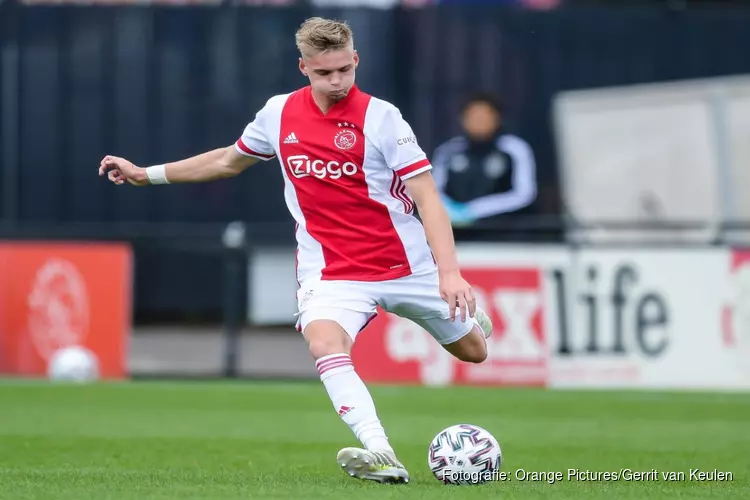 Vernieuwd contract Kenneth Taylor bij Ajax