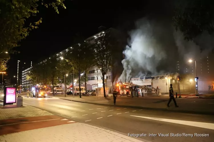 Tientallen woningen ontruimd na grote brand kringloopwinkel Postjesweg