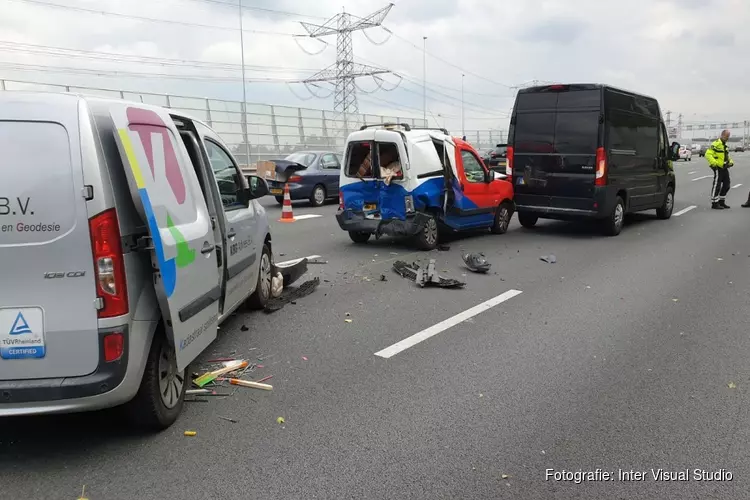 Flinke vertraging na ongeluk op A8