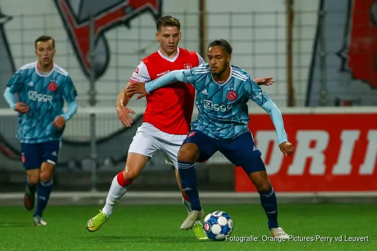 Jong Ajax haalt uit in Maastricht