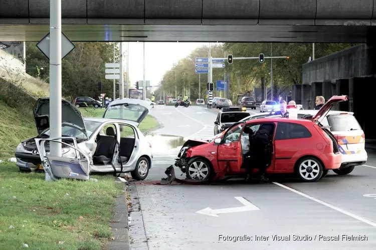 Auto crasht na mogelijke achtervolging in Amsterdam