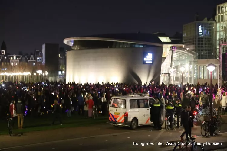 Demonstratie op het Museumplein: vrouwen voor vrouwen