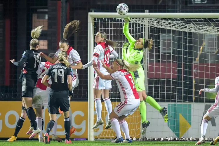 Ajax-vrouwen na rust ten onder tegen Bayern München