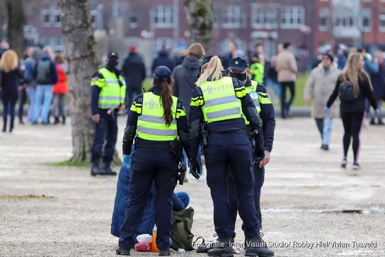 Vele betogers op Museumplein, politie moet opnieuw ingrijpen