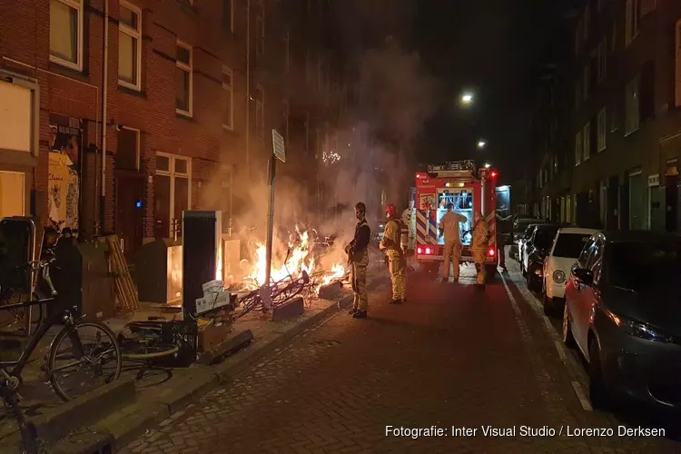 Buitenbrandjes in Amsterdam tijdens avondklok