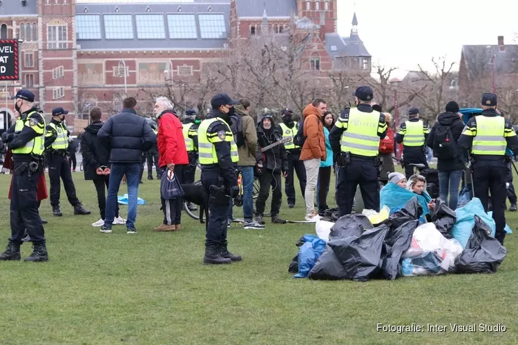 27 Verdachten in verzekering gesteld