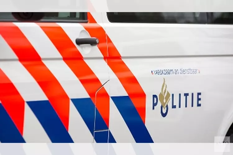 Politieauto&#39;s bekogeld met stenen