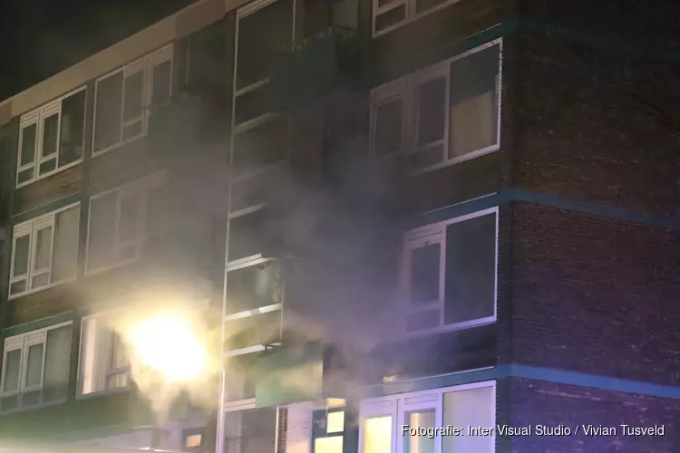 Grote brand in flat Amstelveen, Rode Kruis ter plaatse voor opvang bewoners
