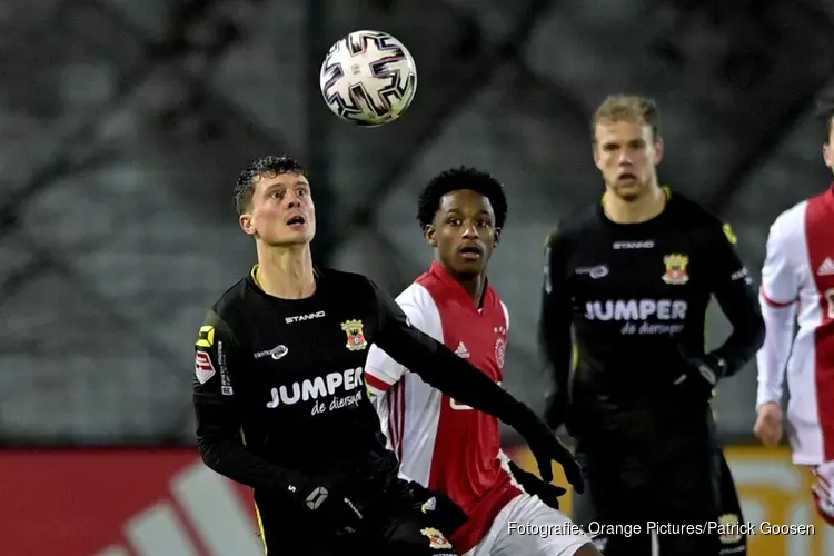 Jong Ajax in blessuretijd onderuit tegen Go Ahead Eagles