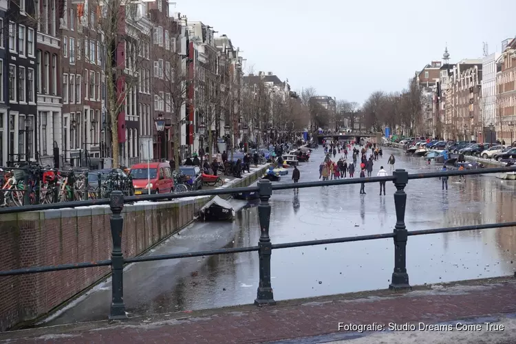 Met veel plezier; Schaatsen op de gracht