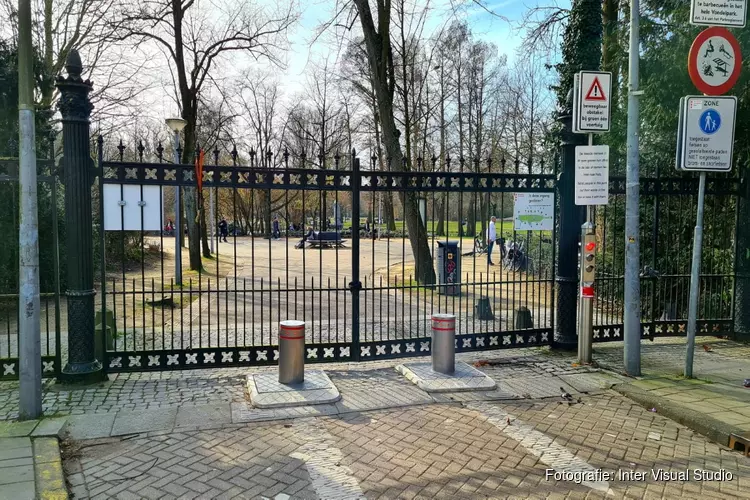 Extra toezicht in Vondelpark: zij-ingangen afgesloten