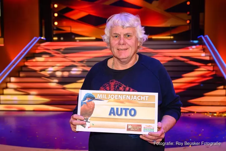 Dirk (71) uit Amsterdam-Noord wint splinternieuwe auto bij tv-show Miljoenenjacht