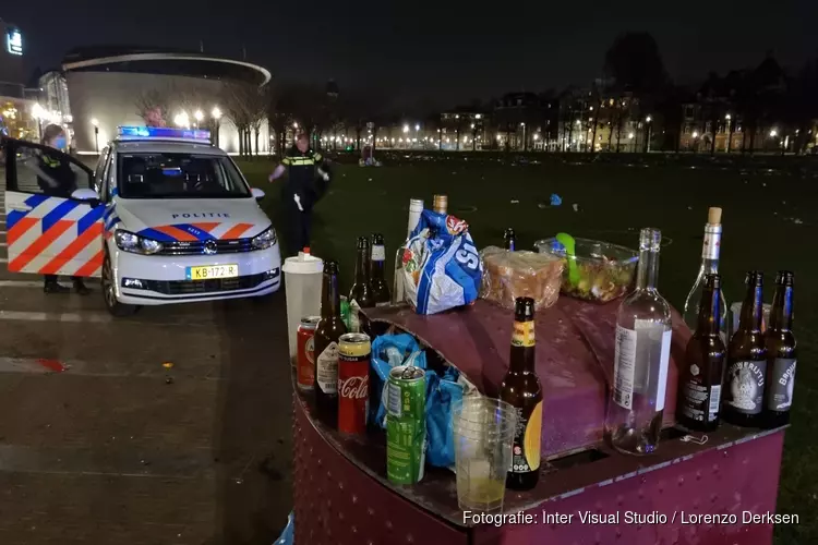 Ook op Museumplein veel achtergelaten rotzooi