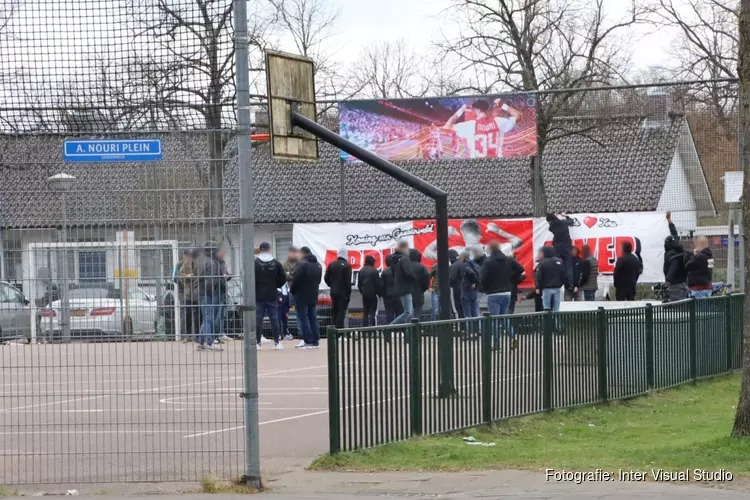 Ajax-supporters eren Abdelhak Nouri op zijn verjaardag