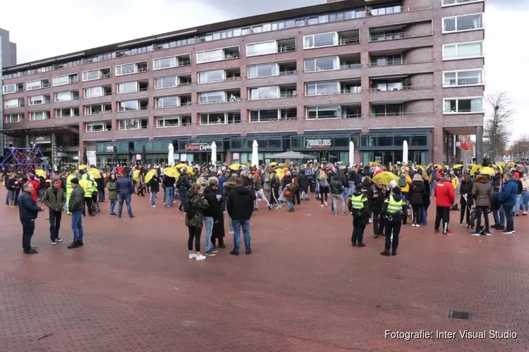 Coronaprotesten op Museumplein en Stadsplein Amstelveen