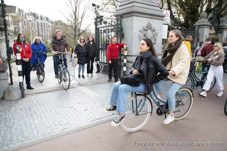 Gemeente sluit Vondelpark af wegens drukte