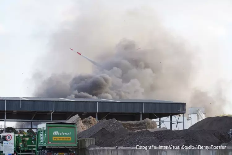 Zeer grote brand aan Kajuitweg