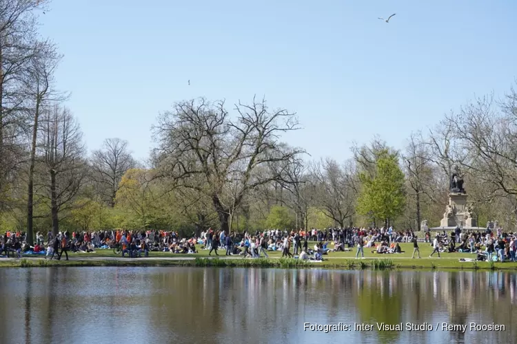 Vondelpark afgesloten na extreme drukte