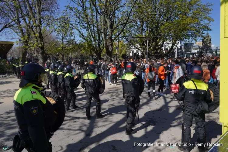 Vondelpark ontruimd, ook andere parken afgesloten