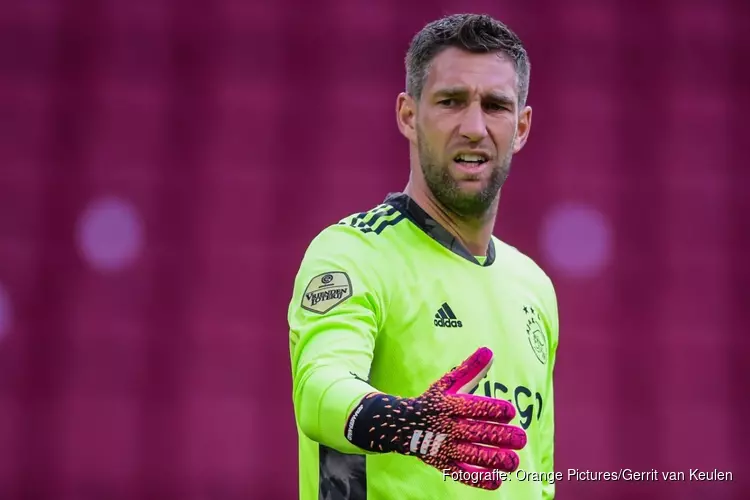 Ajax en Maarten Stekelenburg jaar langer met elkaar door