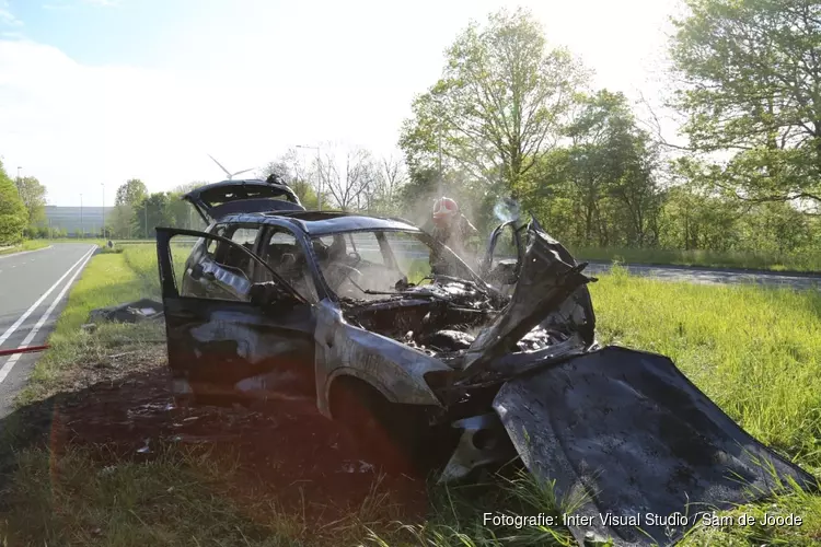 Auto door brand verwoest op Coentunnel-circuit