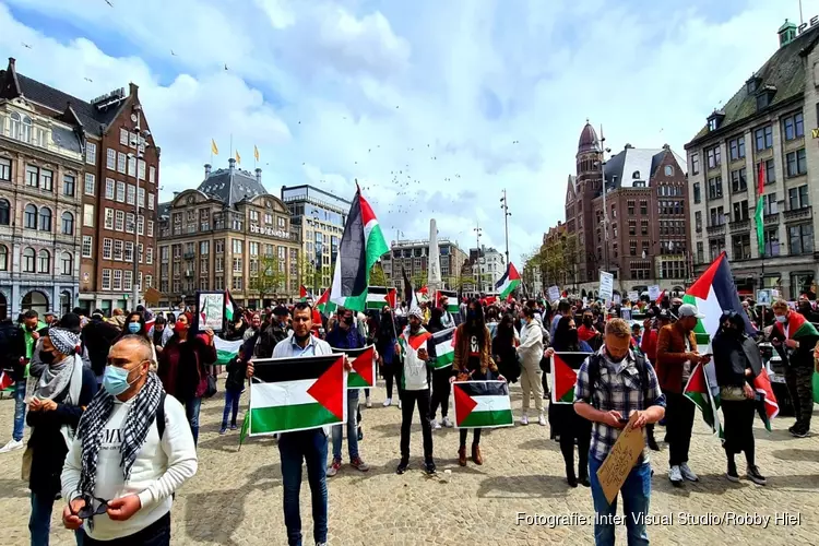 Honderden bijeen op de Dam voor pro Palestina-demonstratie