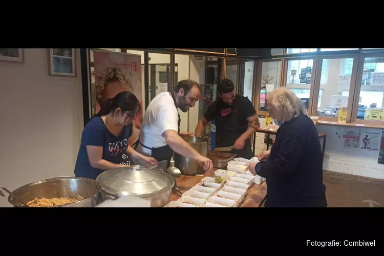 90 Italiaanse feestmaaltijden op tafel getoverd in de Spaarndammerbuurt!