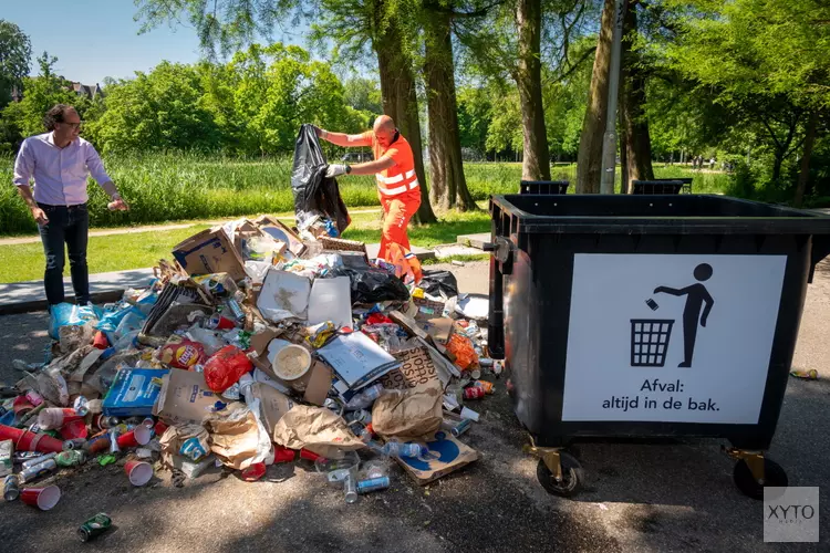 Vondelpark weer bezaaid met afval