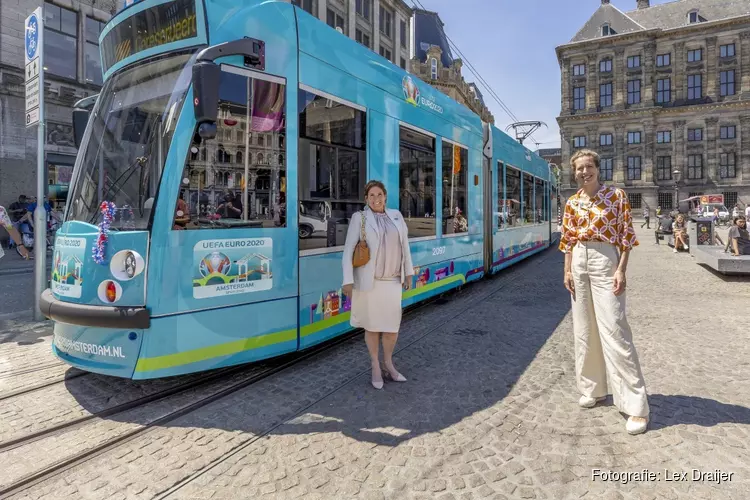 Speciale EURO 2020-tram feestelijk onthuld op de Dam