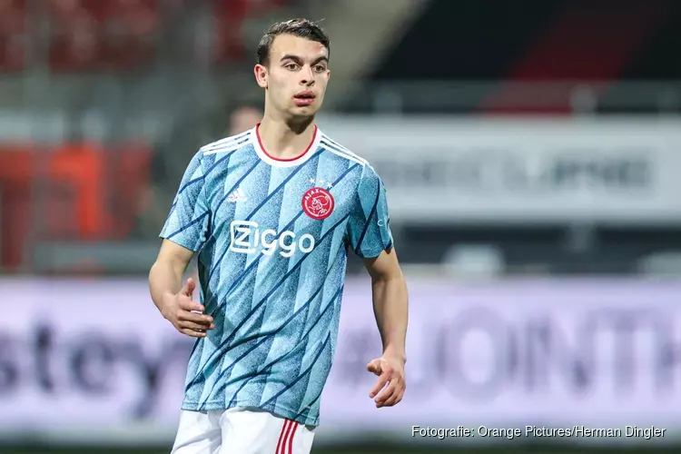 Ajax verlengt contract Enric Llansana