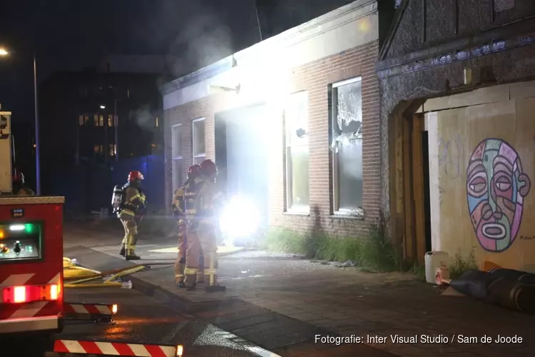 Brand in bedrijfspand in Amsterdam-Noord