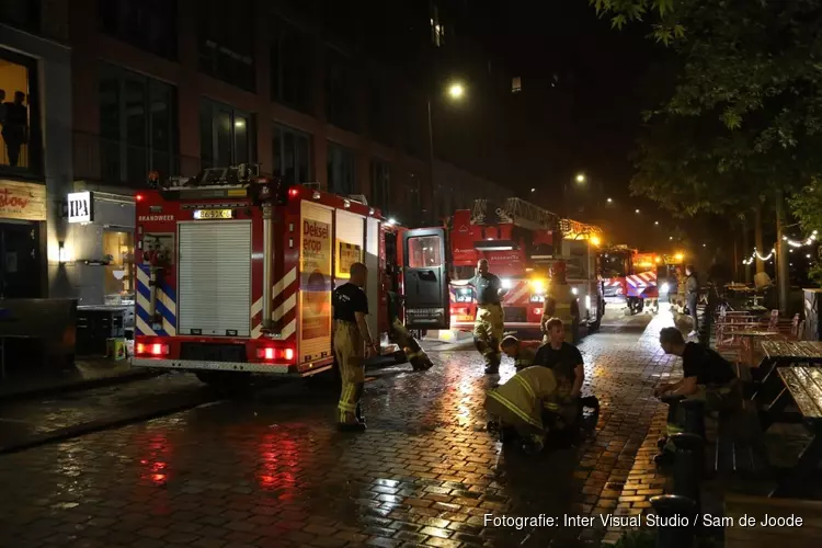 Brand in restaurant op IJburg, veel hulpdiensten ter plaatse