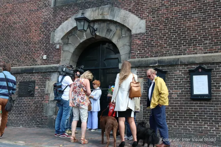 Westerkerk Amsterdam staat stil bij aanslag op De Vries