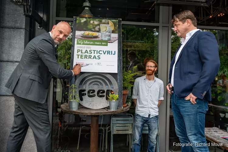 Eerste plasticvrije terrassen van Amsterdam geopend