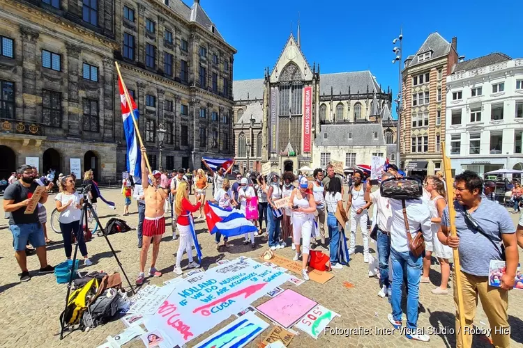 Demonstranten vragen aandacht voor situatie in Cuba