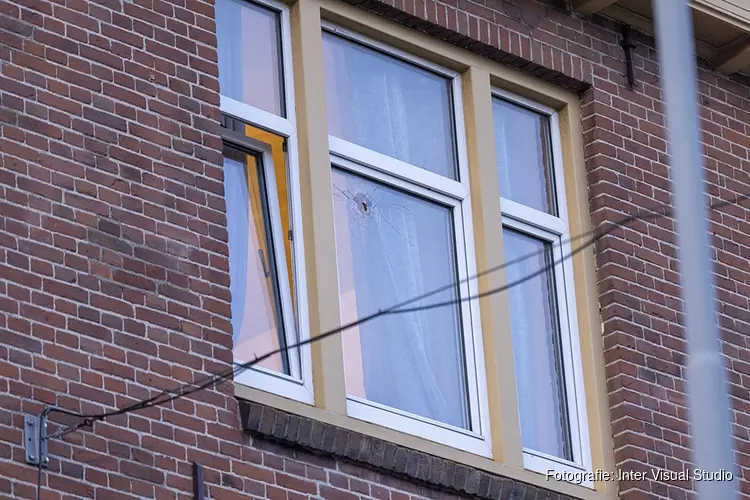 Woning beschoten Van der Pekstraat Amsterdam-Noord