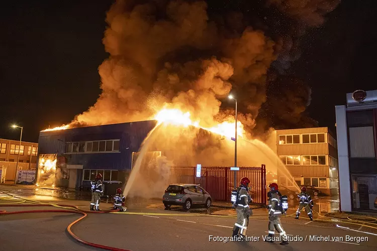 Grote brand in opslagloods Sloterdijk