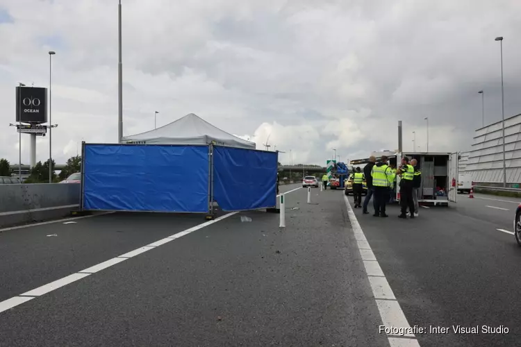 Motorrijder overleden na aanrijding tegen slagboom op de A10