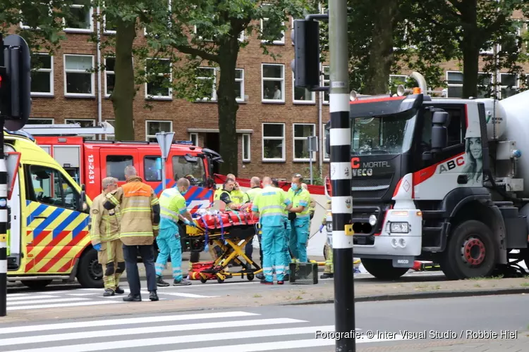 Fietser ernstig gewond geraakt na aanrijding met vrachtwagen