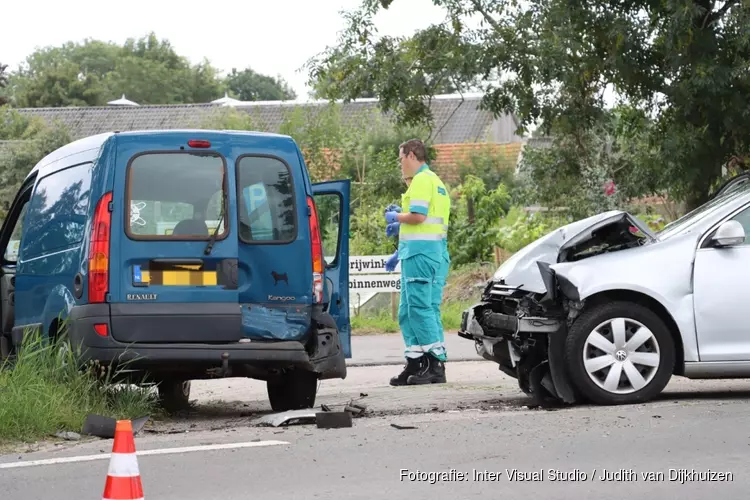 Gewonde en veel schade bij ongeval Weesp