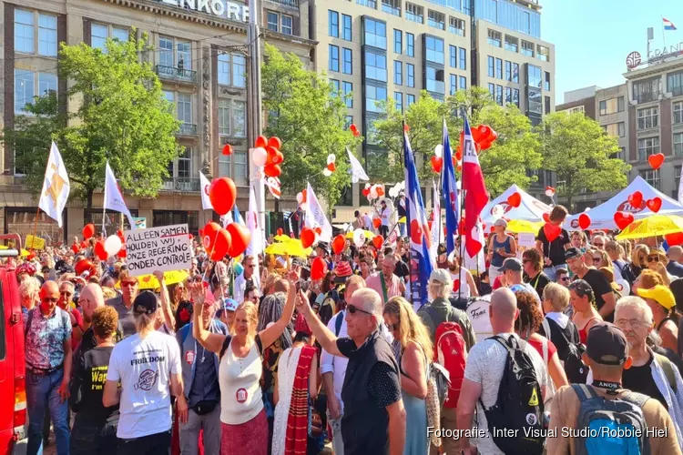 Grote drukte bij coronaprotest. Politie roept op niet meer te komen