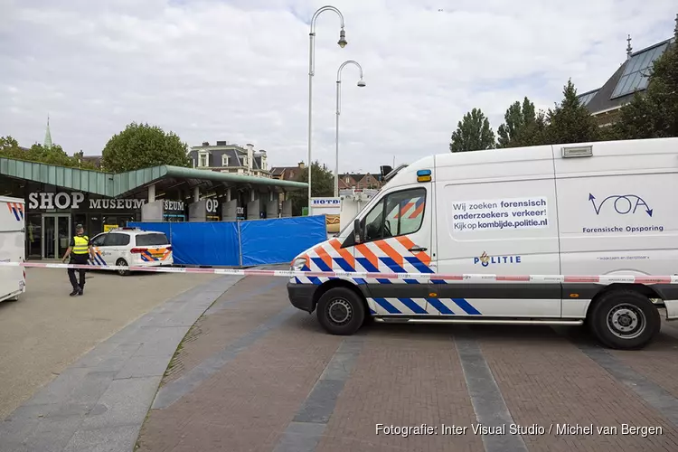 Politie doet onderzoek naar overleden persoon op Museumplein