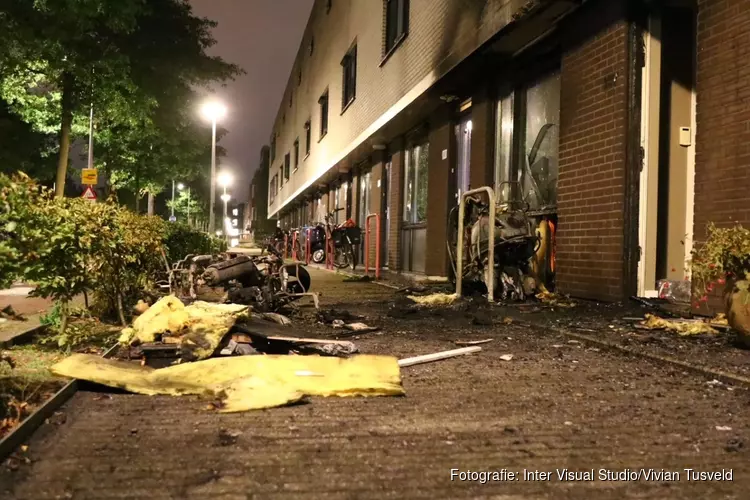 Enorme schade aan woningen na scooterbrand in Slotervaart
