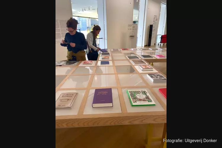 Uitgever Donker blij met ‘Best verzorgde boek 2020” in Stedelijk Museum