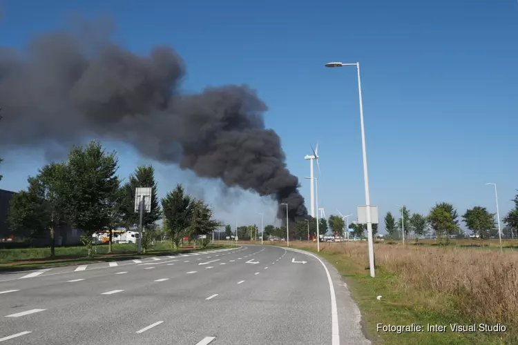 Caravans in brand aan Westpoortweg in Westelijk havengebied