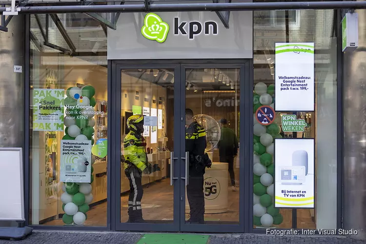 Weer overval op telecomwinkel op het Bijlmerplein in Amsterdam