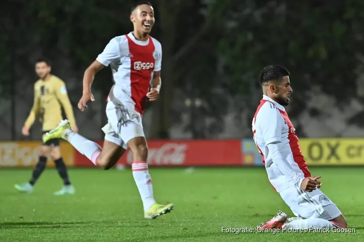 Jong Ajax aan de hand van Ünüvar langs Jong FC Utrecht