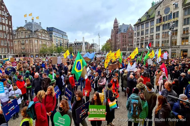 Tienduizenden mensen bij Klimaatmars Amsterdam